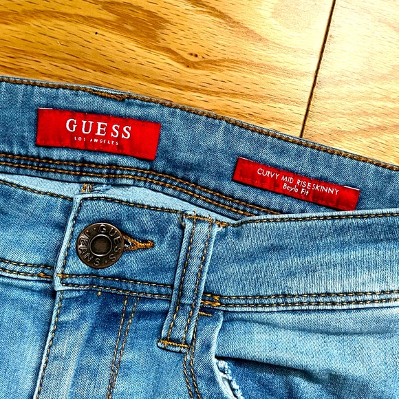 4/$20 SALE - Guess Jeans - Picture 6 of 6